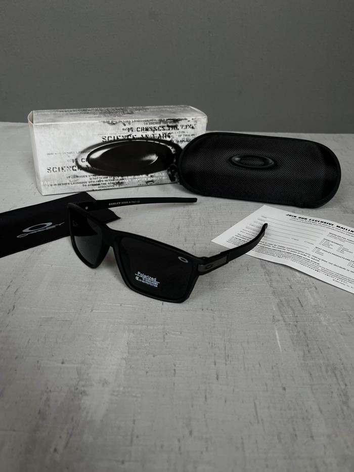 عینک Oakley